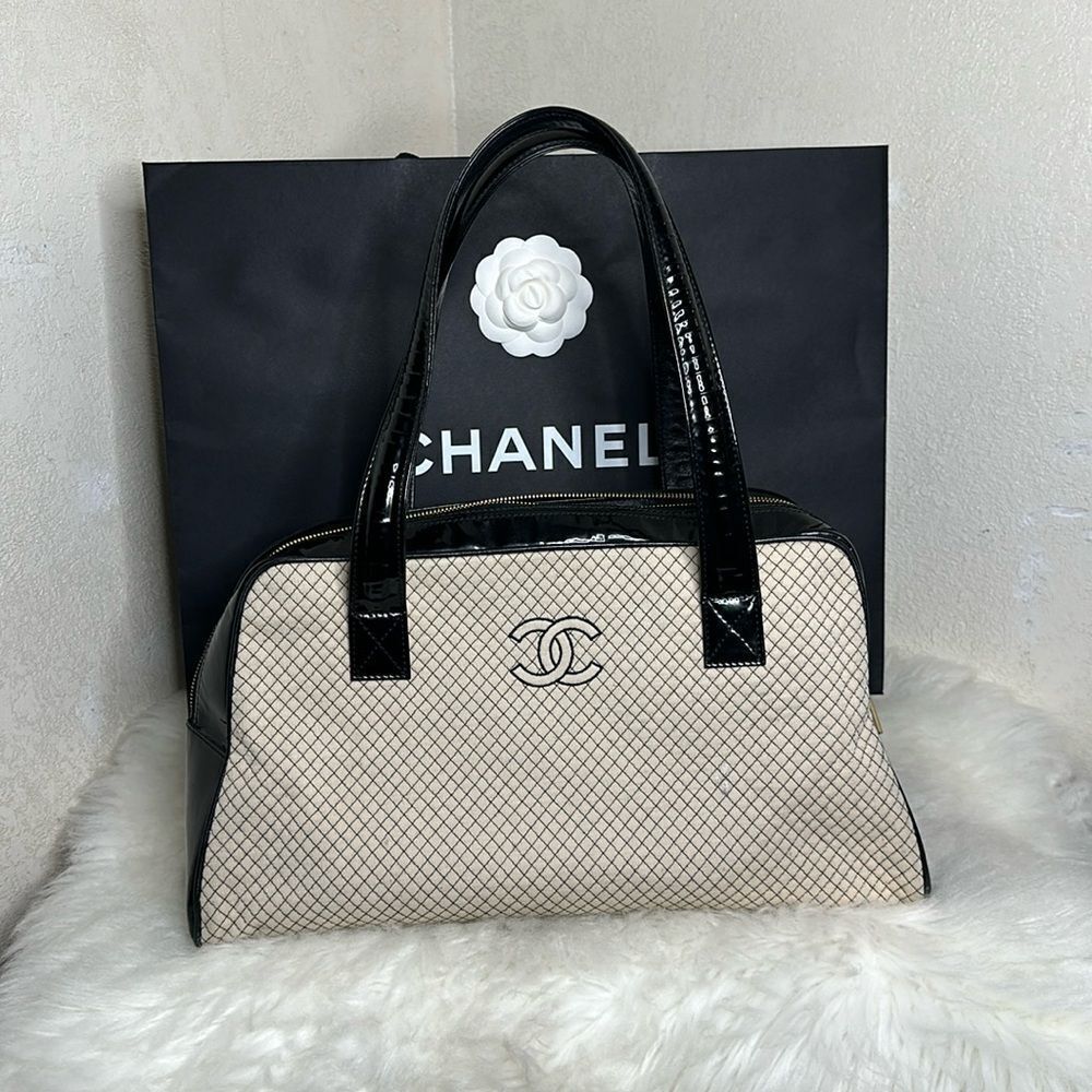 💯Authentic Chanel Cream & Black Patent Leather & Knit Quilted Bowler Bag🍀